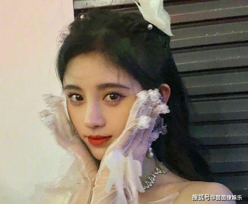 娱乐圈吃瓜鞠婧祎,娱乐圈的瓜田，她如何成为焦点？